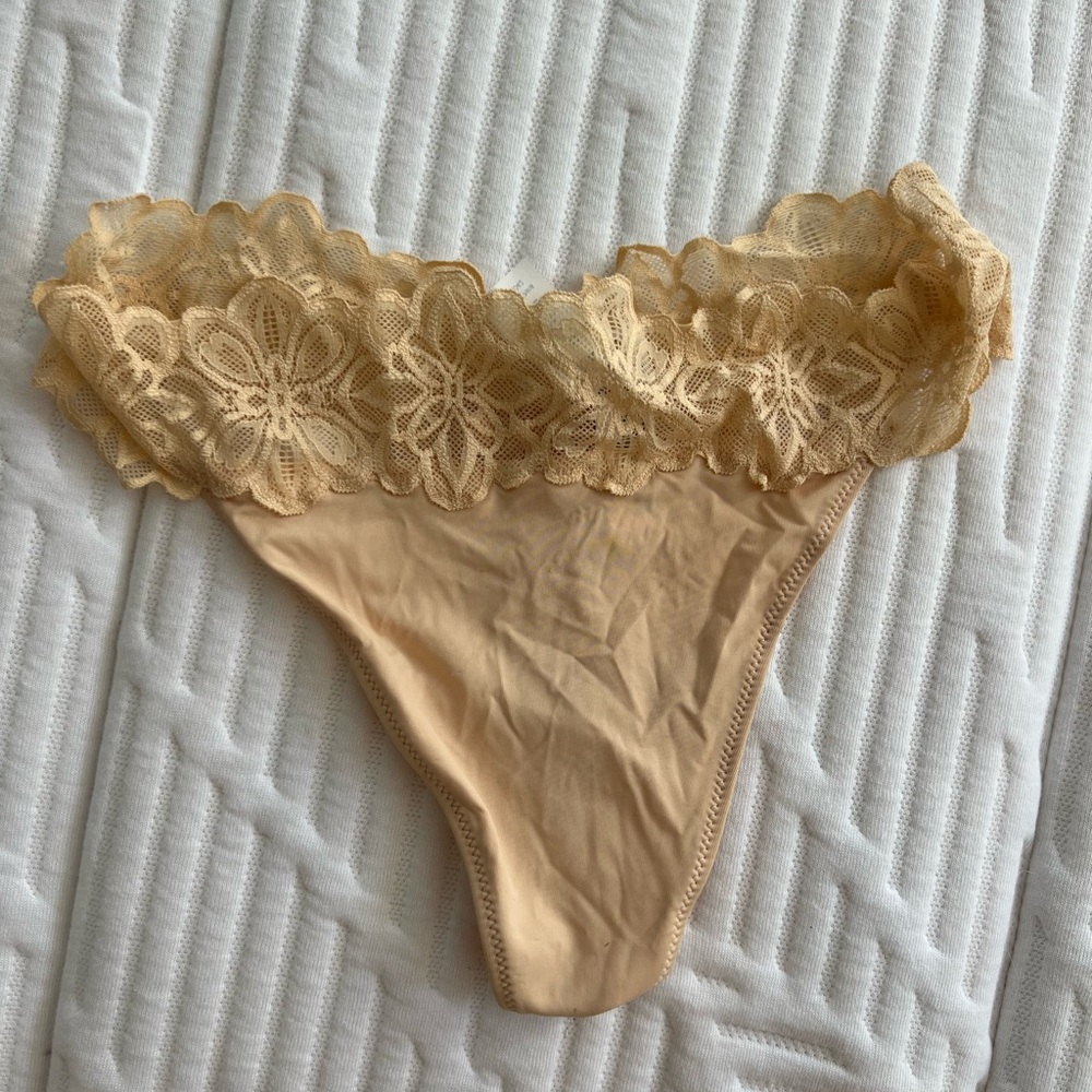 NWT Lace Trimmed silk Tan nude Panties thong Medium